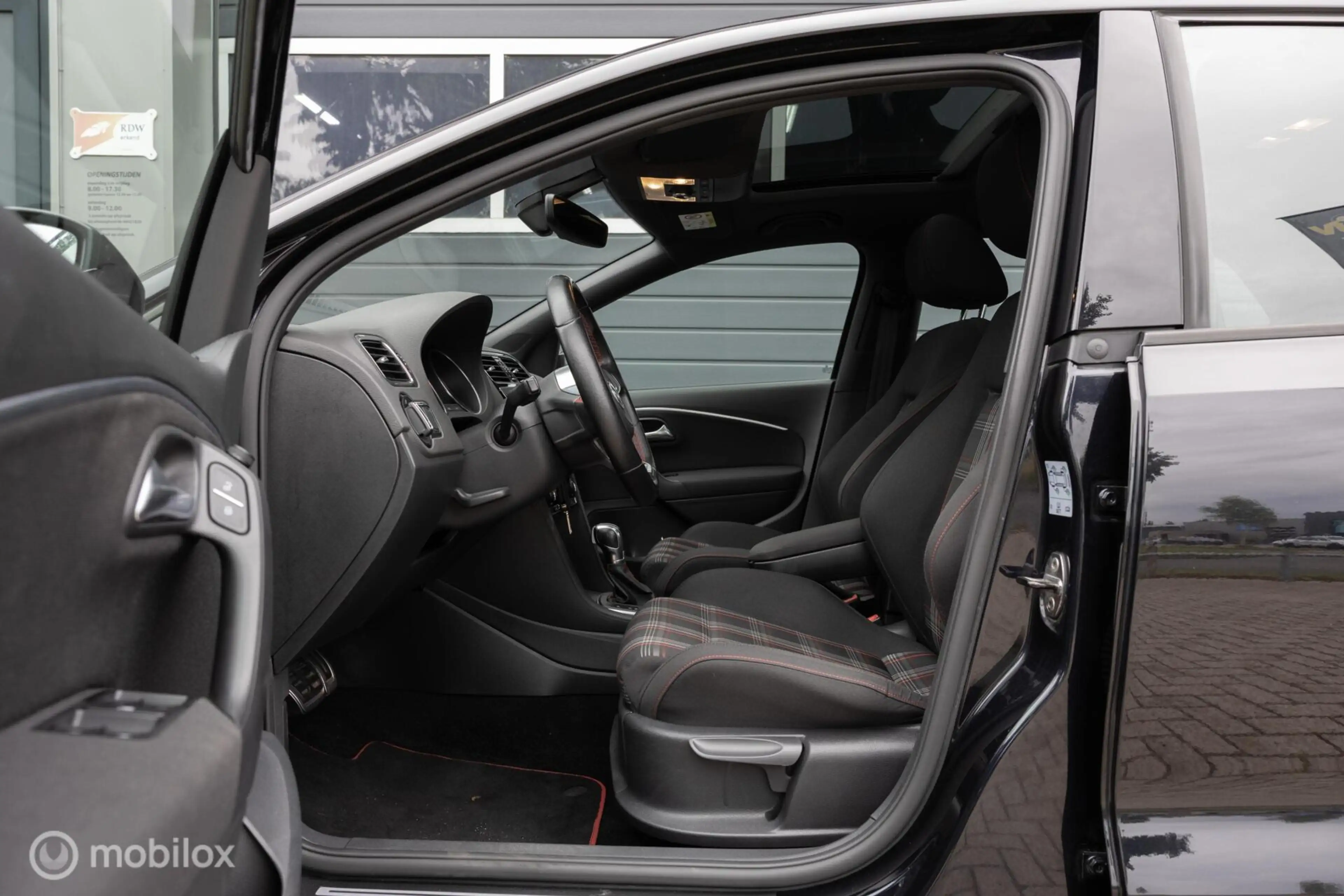 Volkswagen Polo GTI 1.8 TSI LED Pano Clima NL AUTO Navi 5drs — photo 36