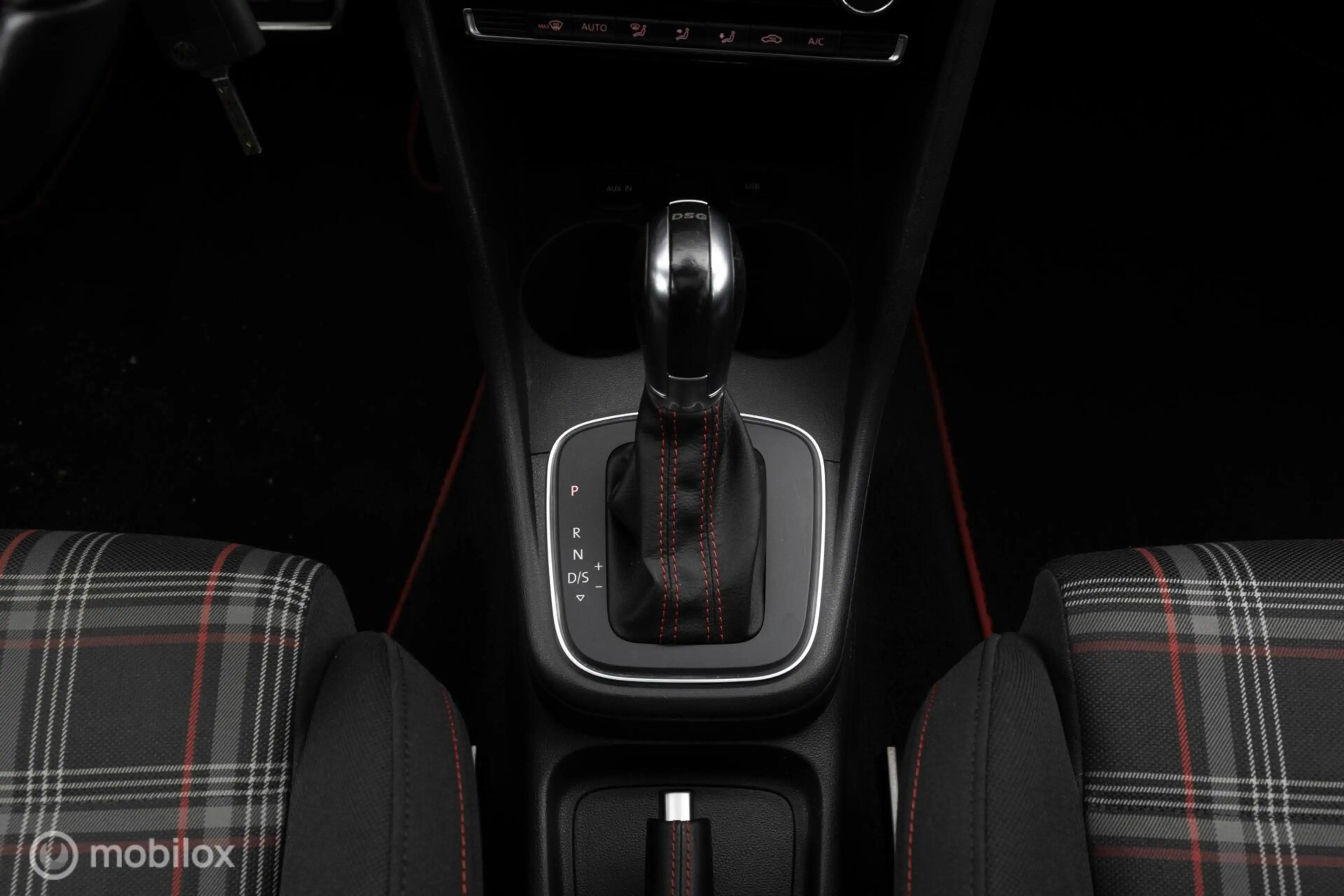 Volkswagen Polo GTI 1.8 TSI LED Pano Clima NL AUTO Navi 5drs — photo 28