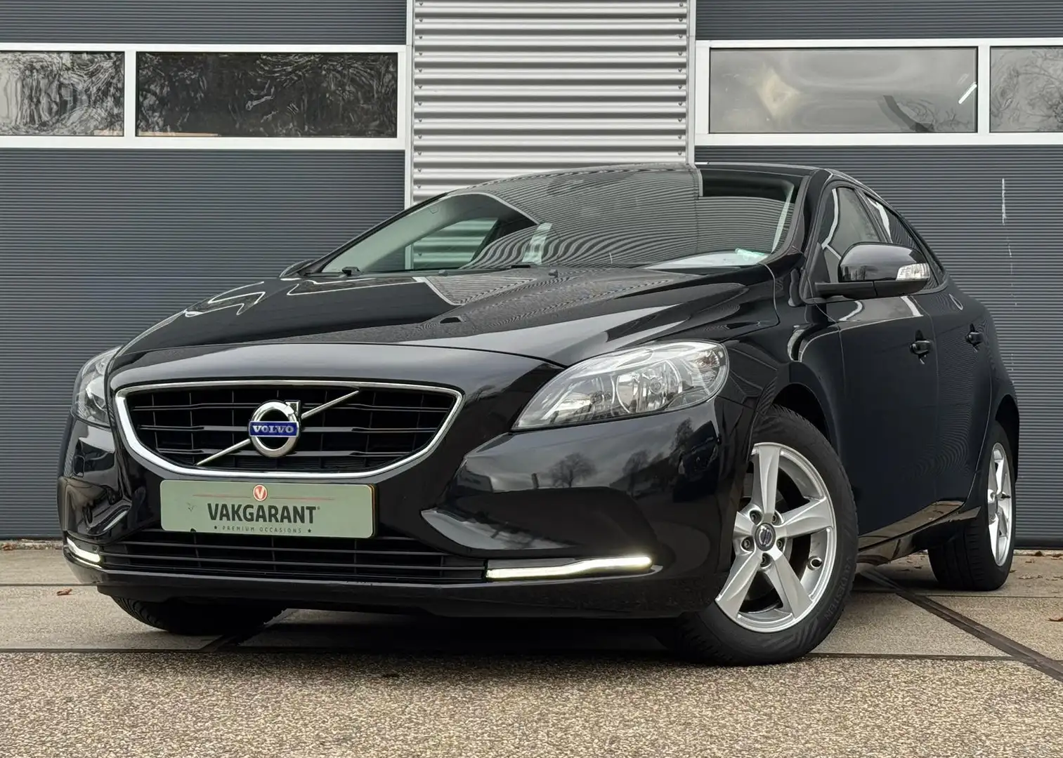 Volvo V40 1.6 T2 Kinetic Noir - 1