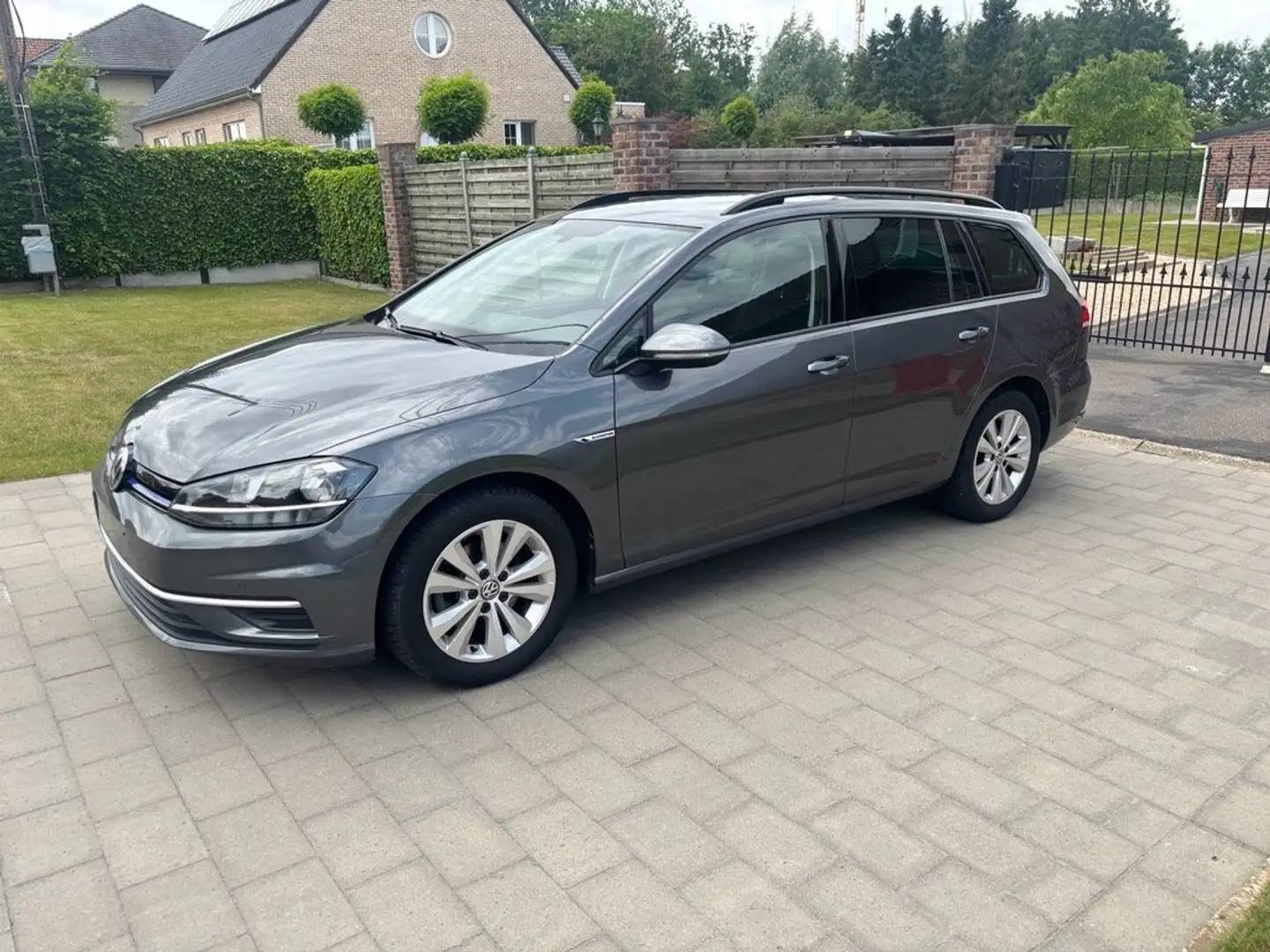 Volkswagen Golf Variant 12 maanden GARANTIE Golf Variant 1.5 TGI DSG Comf Grijs - 1