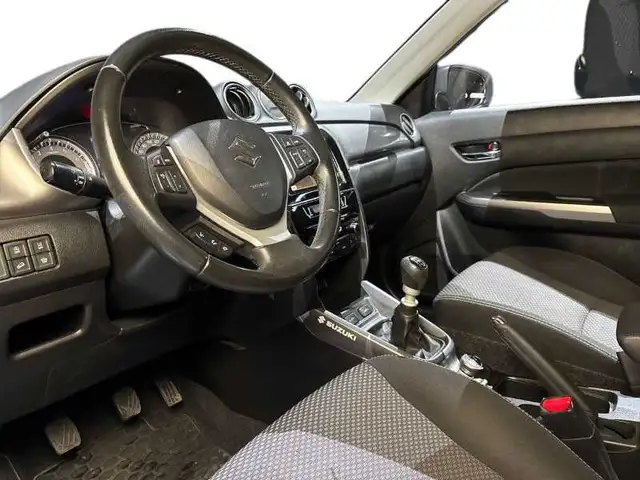 Suzuki Vitara view 11