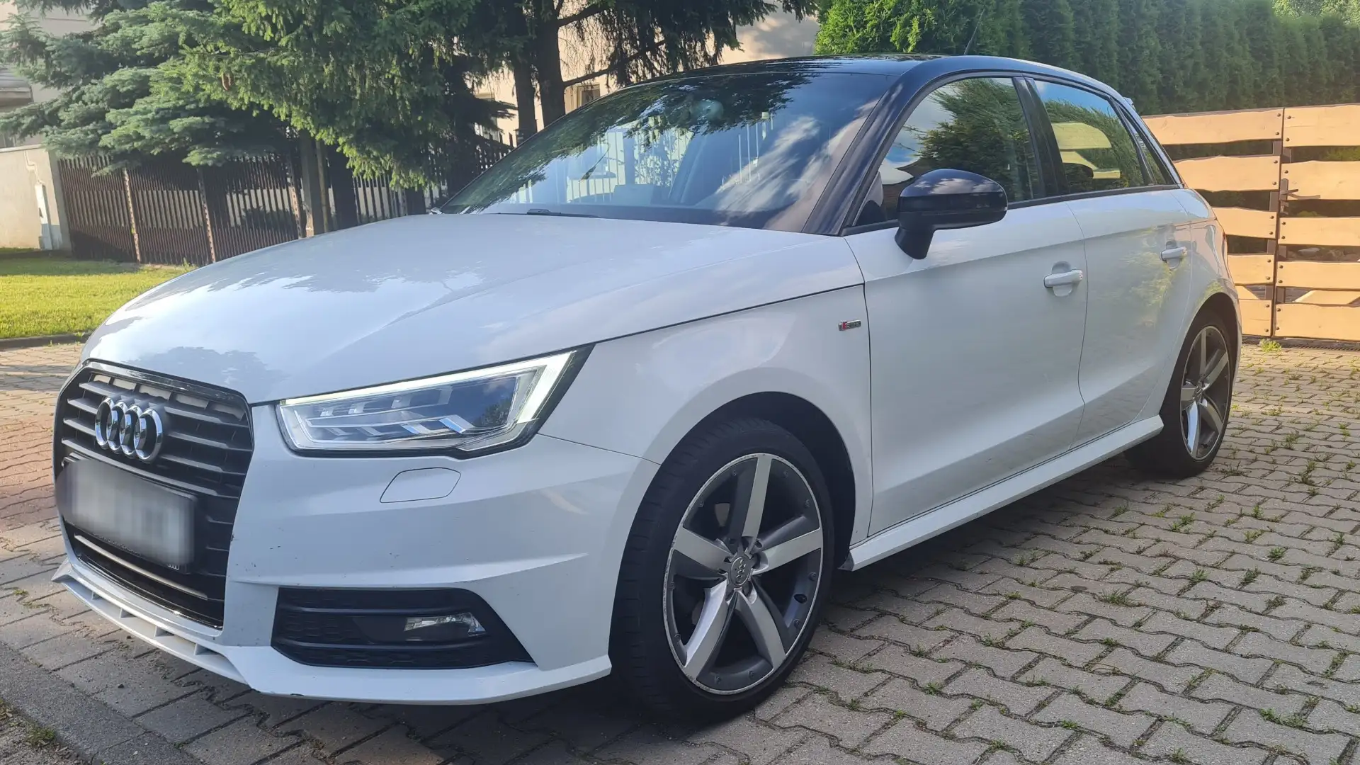 Audi A1 1.0 TFSI ultra Sportback sport Wit - 1