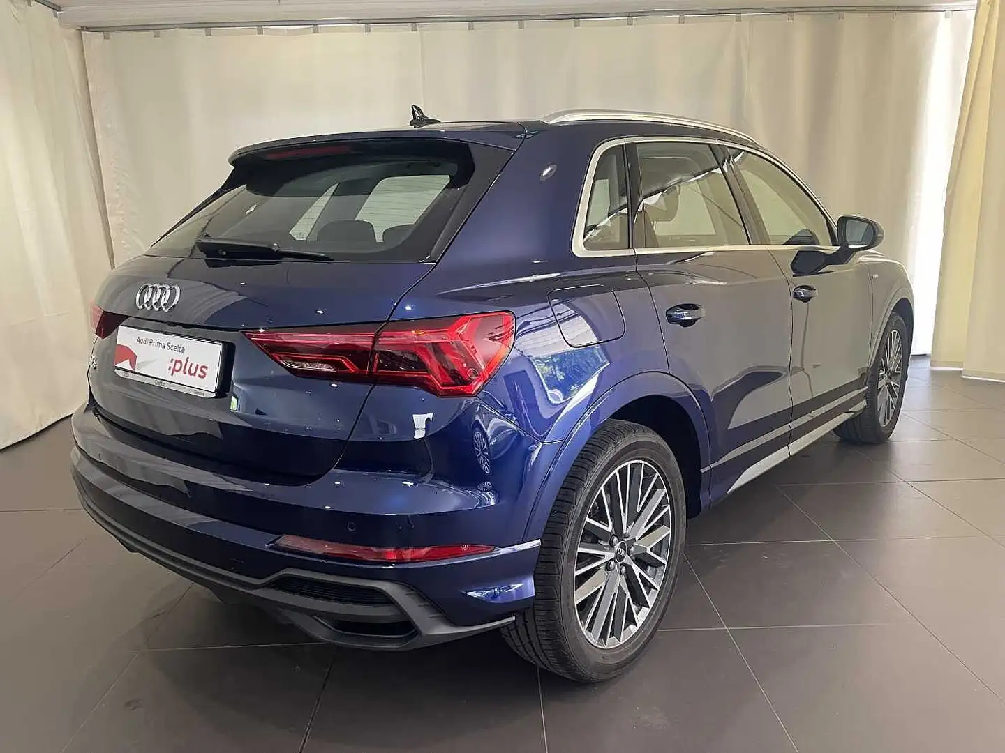 Audi Q3 2ª serie 35 TDI S tronic S line edition Blu/Azzurro - 2