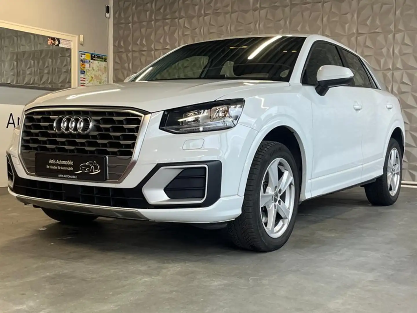 Audi Q2 SPORT 1.4 TFSI*CARPLAY-NAVI*SITZHEIZUNG* Weiß - 2