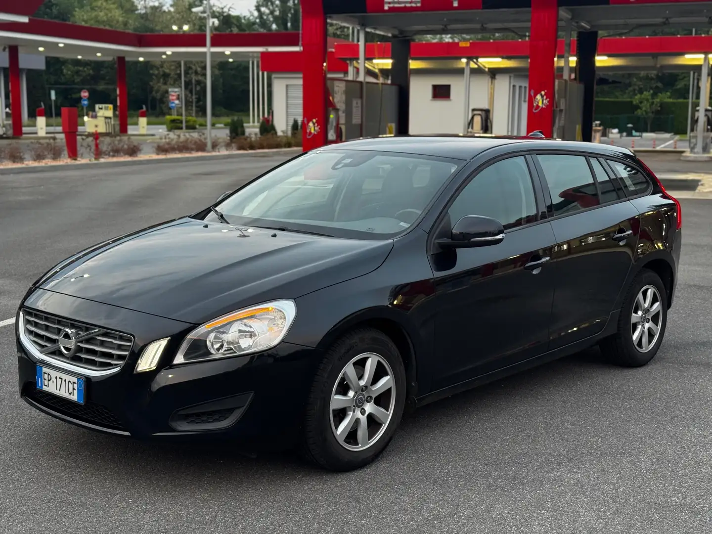 Volvo V60 1.6 d2 (drive) Momentum - 1