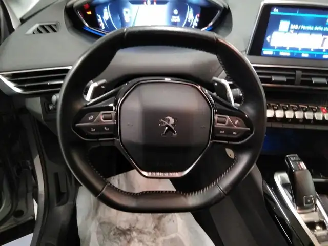 Peugeot 5008 view 12