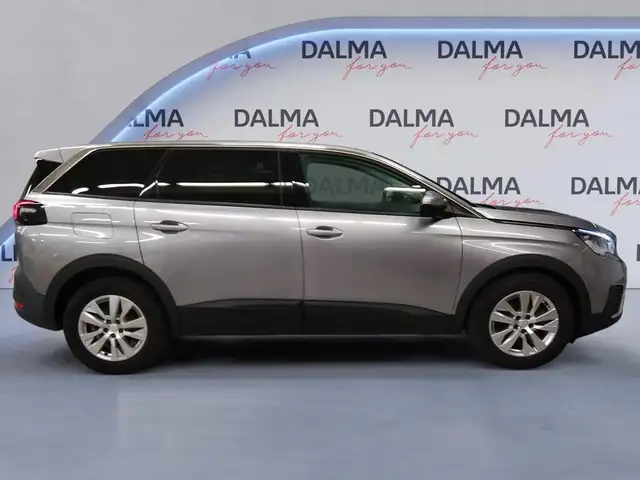 Peugeot 5008 view 6