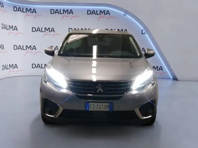 Peugeot 5008 view 8