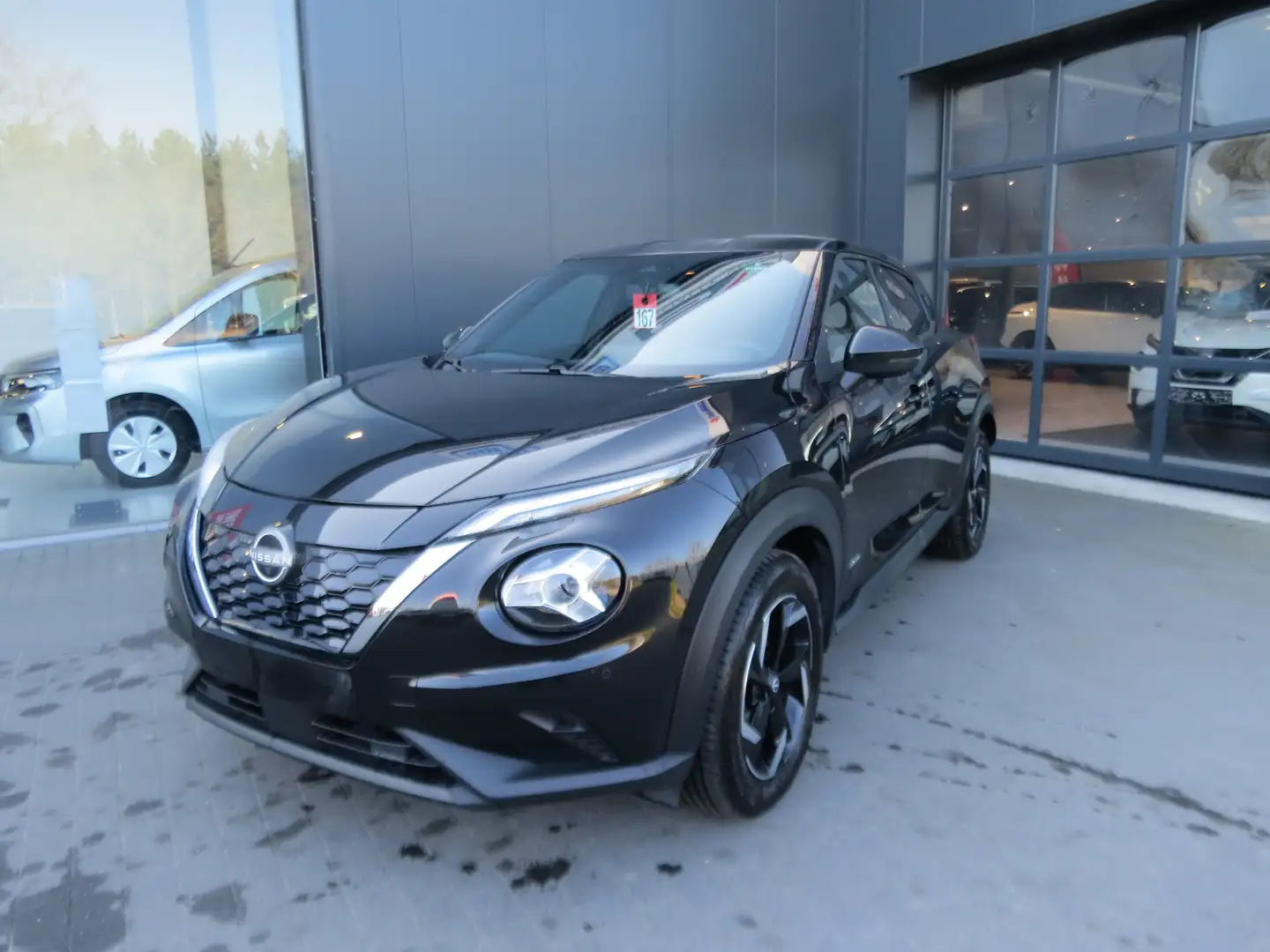 Nissan Juke 1.6 HEV Business Edition AMT Schwarz - 1