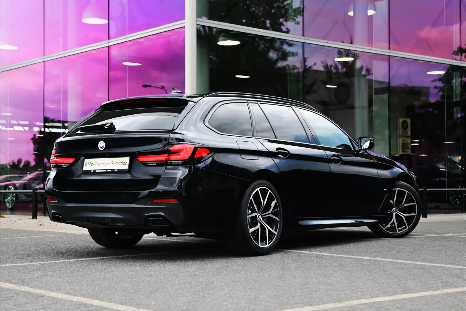 BMW 520 5 Serie Touring 520i High Executive M Sport Automa Zwart - 2