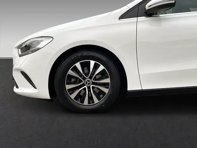Mercedes-Benz B Class view 4
