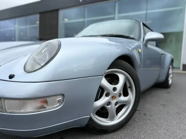 Porsche 911 view 9
