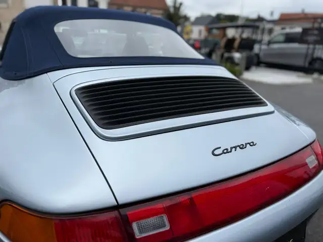 Porsche 911 view 7