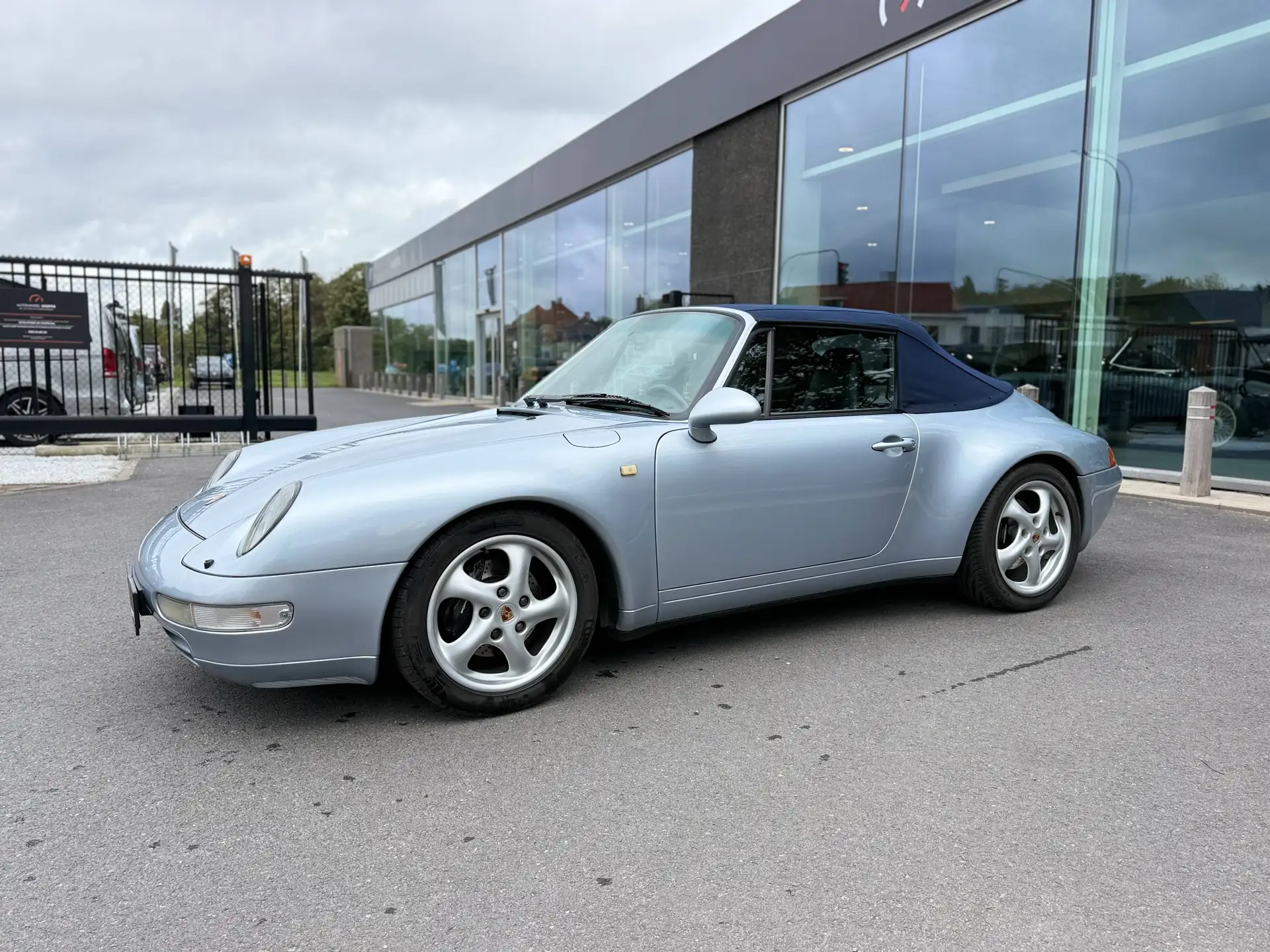 Porsche 911 911 Carrera Cabriolet 1995 은색 사진 4