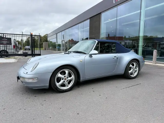 Porsche 911 view 4