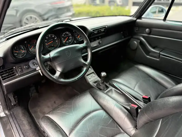 Porsche 911 view 11