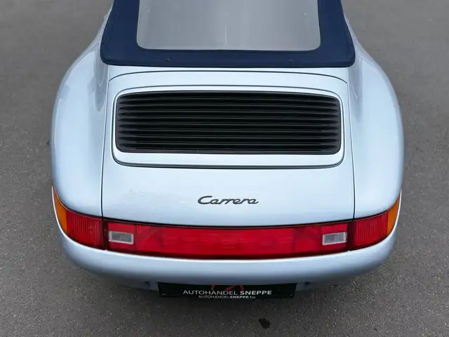 Porsche 911 view 8