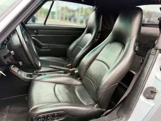 Porsche 911 view 10