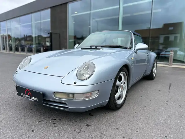 Porsche 911 view 3
