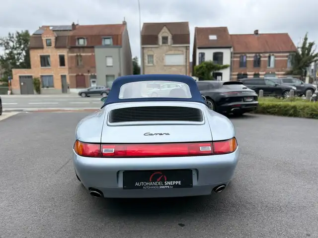 Porsche 911 view 5