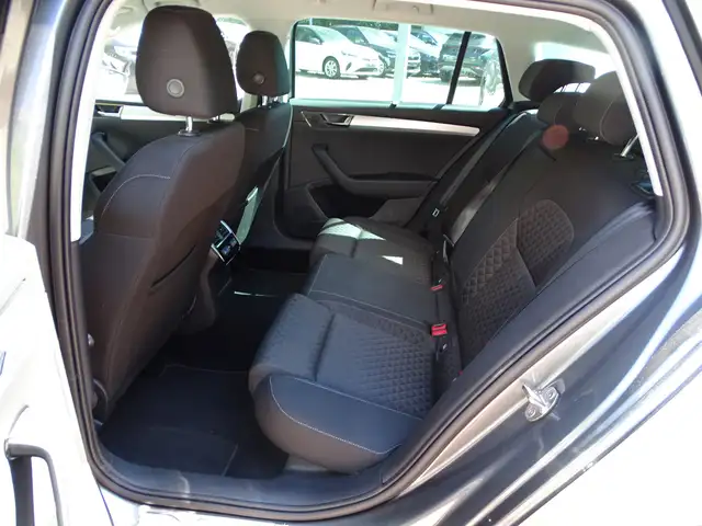 Skoda Superb view 8