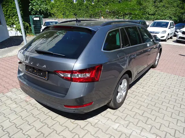 Skoda Superb view 6