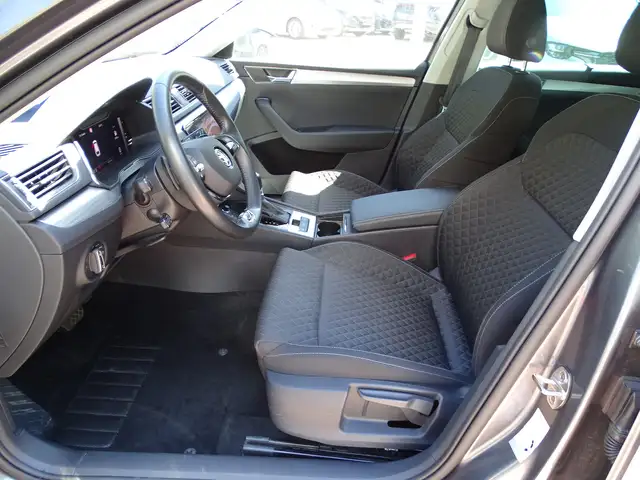 Skoda Superb view 10