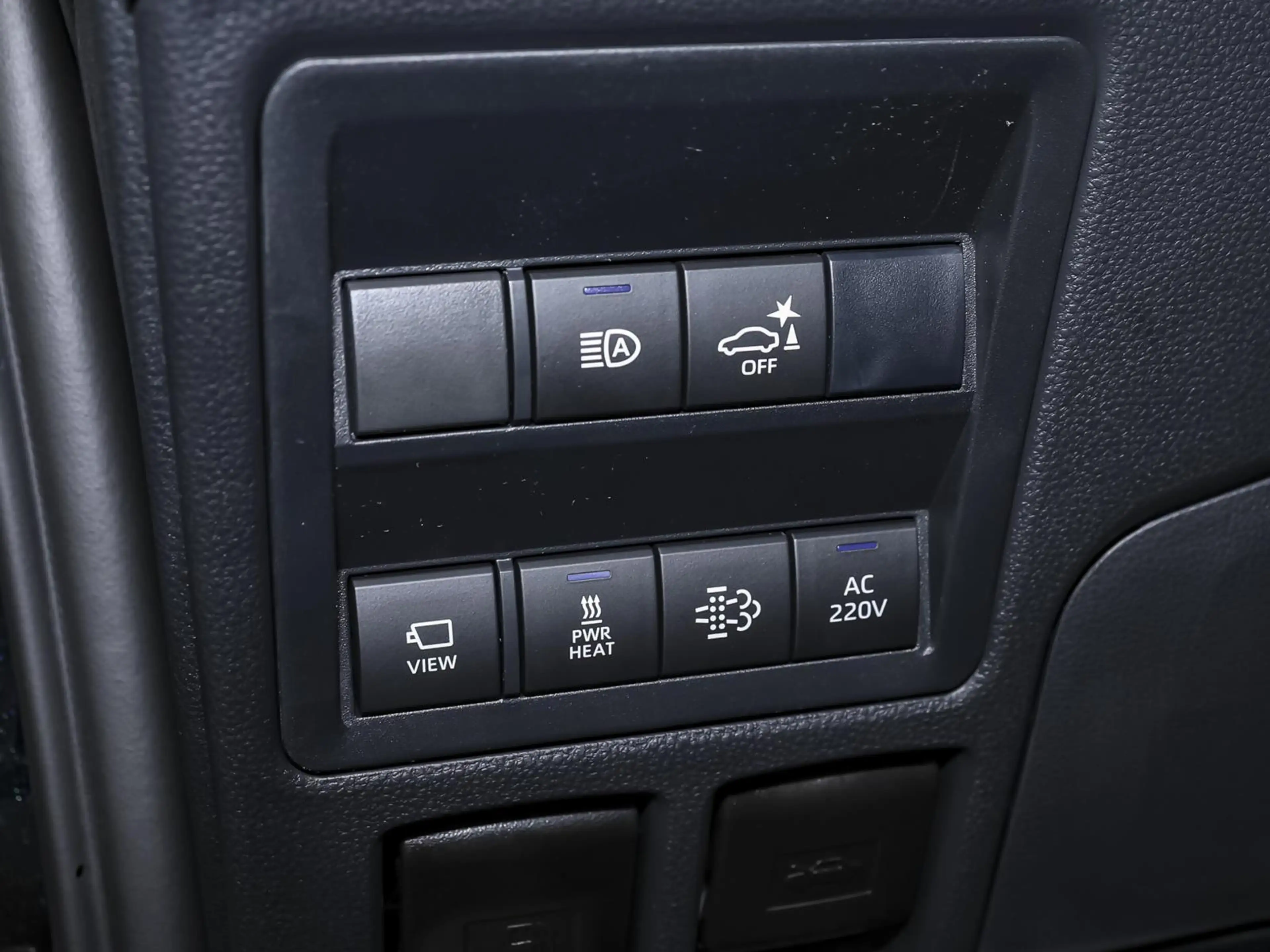 Toyota Hilux Double Cab Invincible 2,8L Diesel  Leder — photo 11
