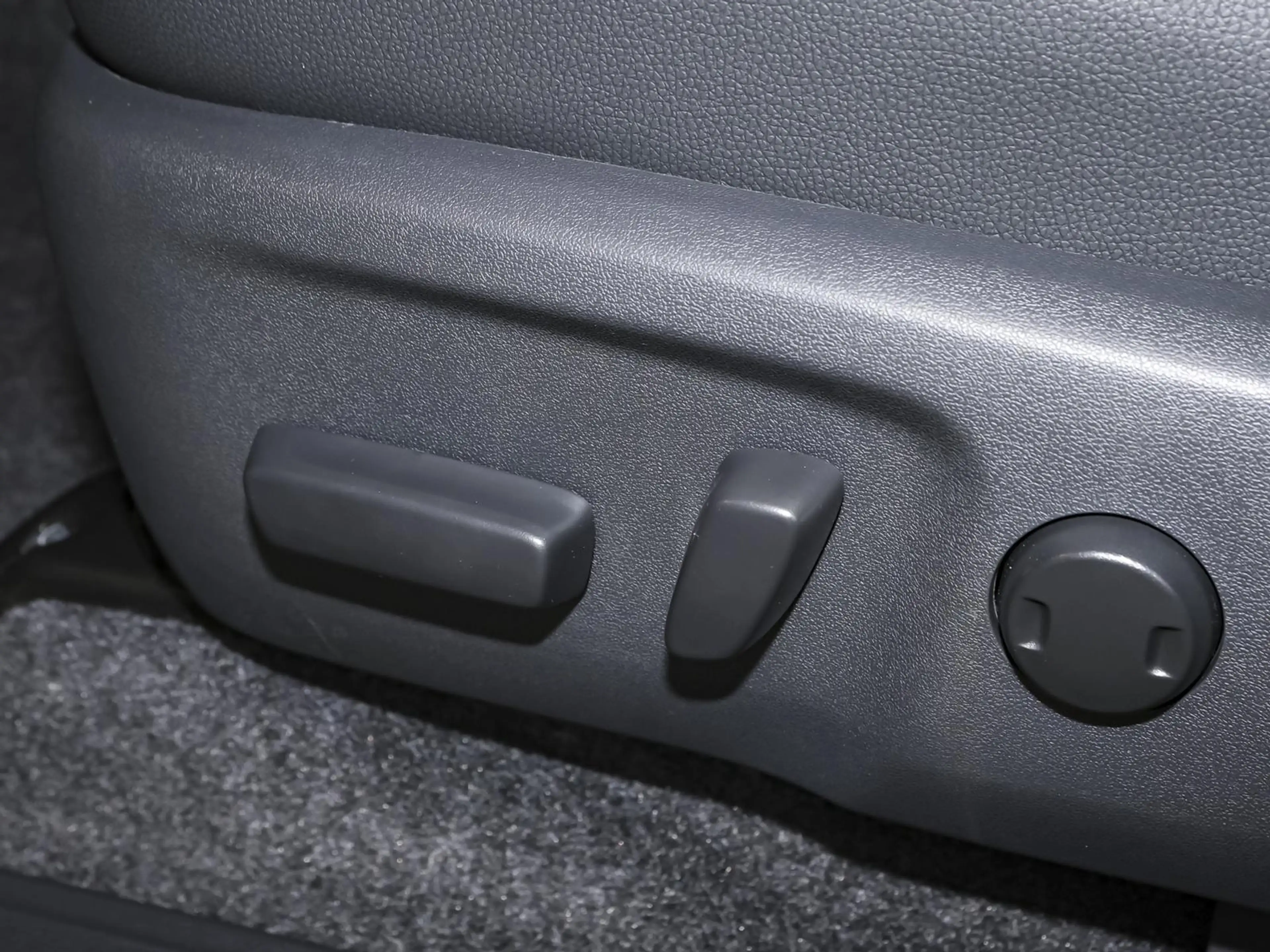 Toyota Hilux Double Cab Invincible 2,8L Diesel  Leder — photo 9