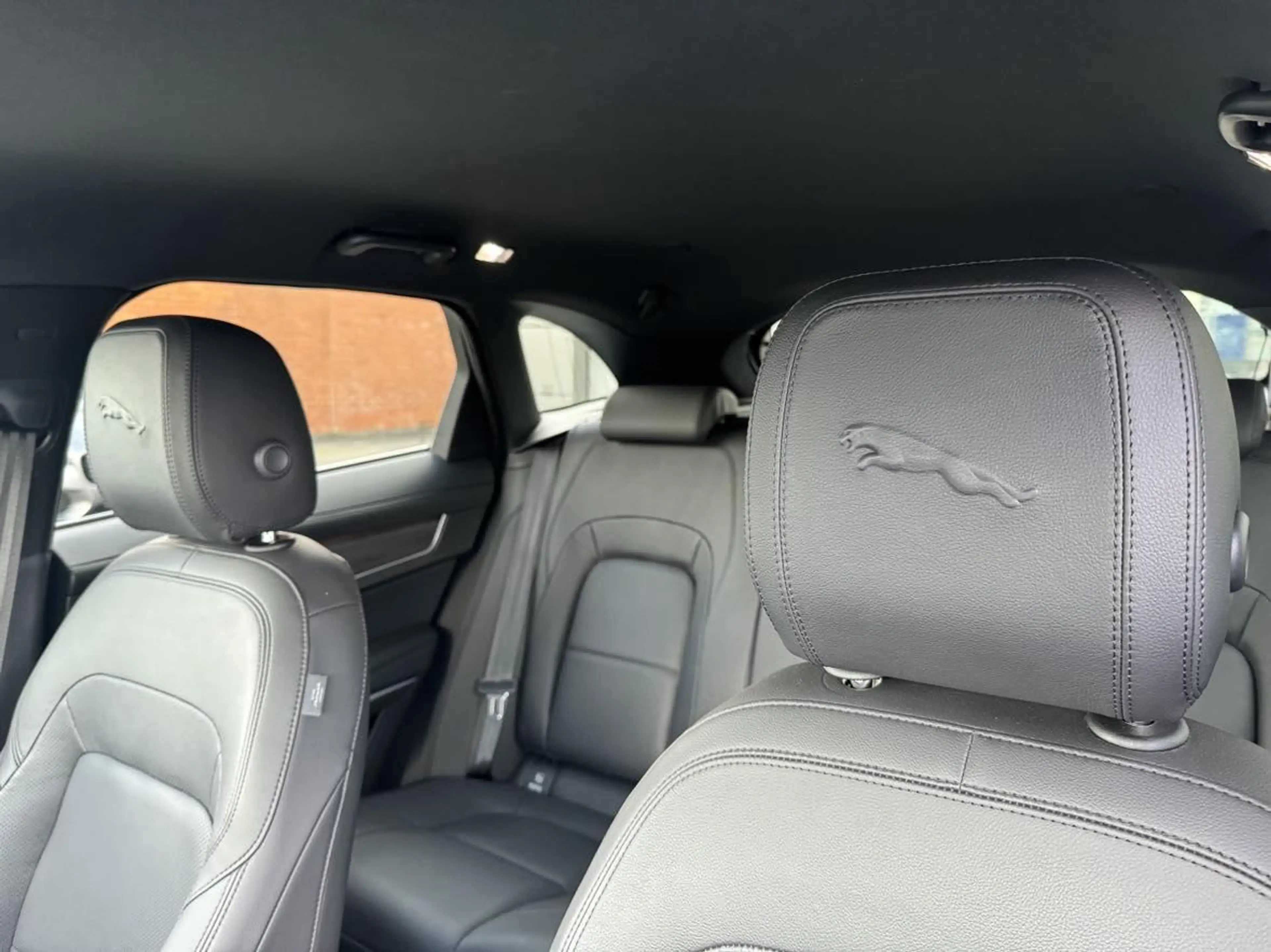 Jaguar F-Pace S P400e PHEV — photo 13