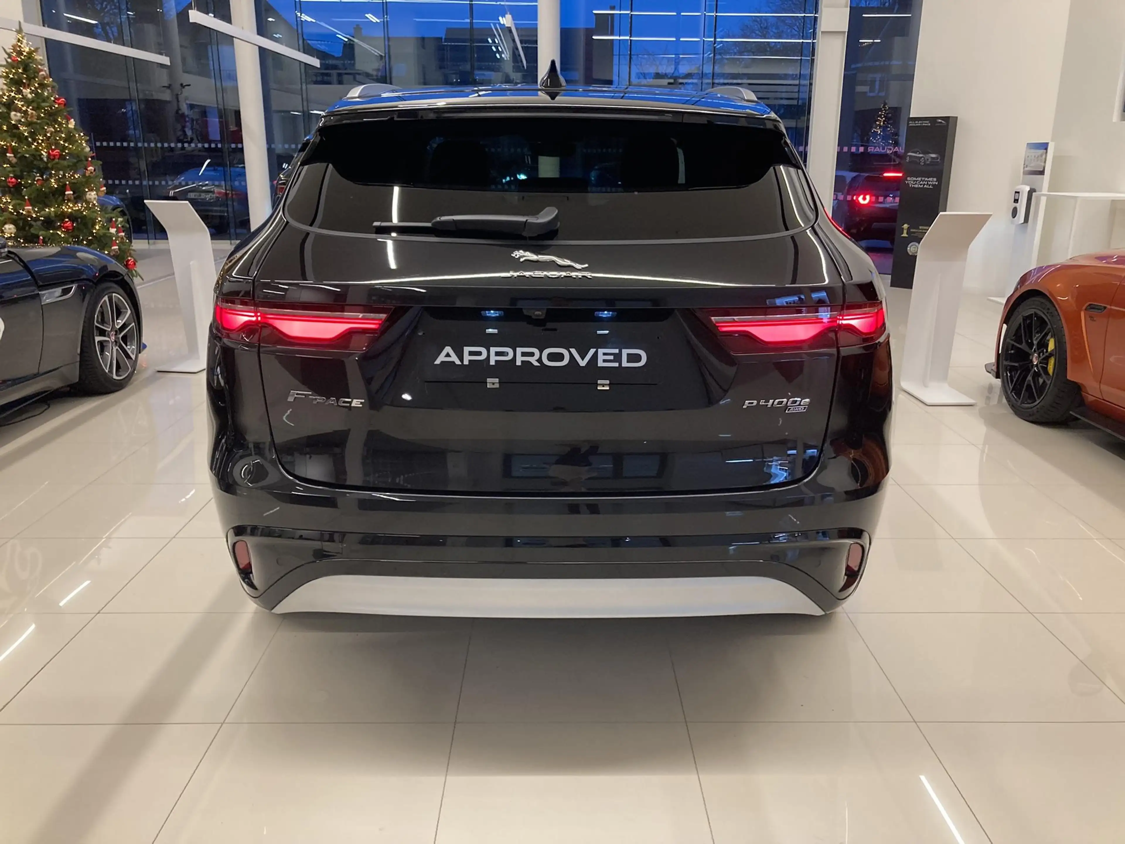 Jaguar F-Pace S P400e PHEV — photo 7