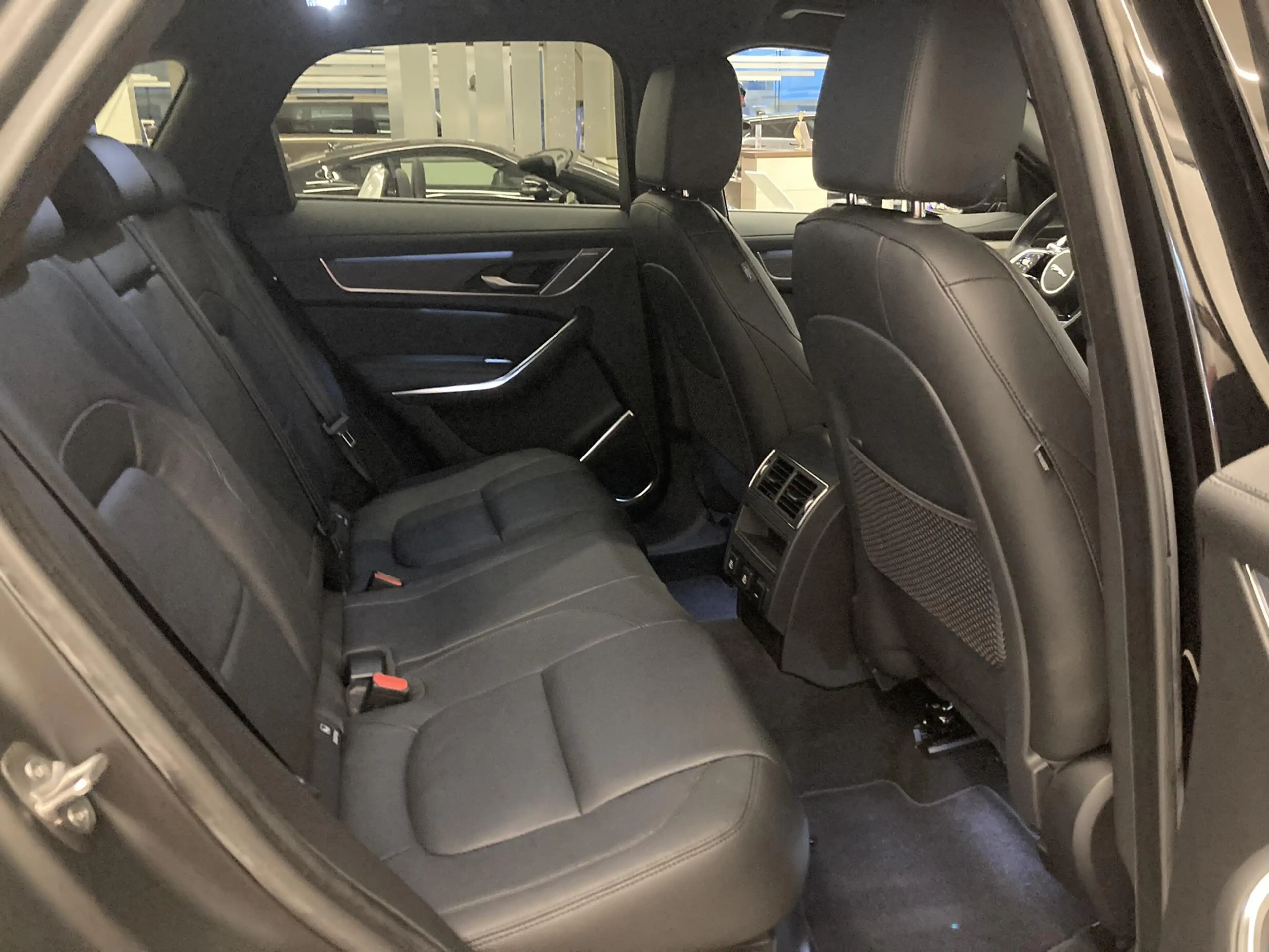 Jaguar F-Pace S P400e PHEV — photo 5