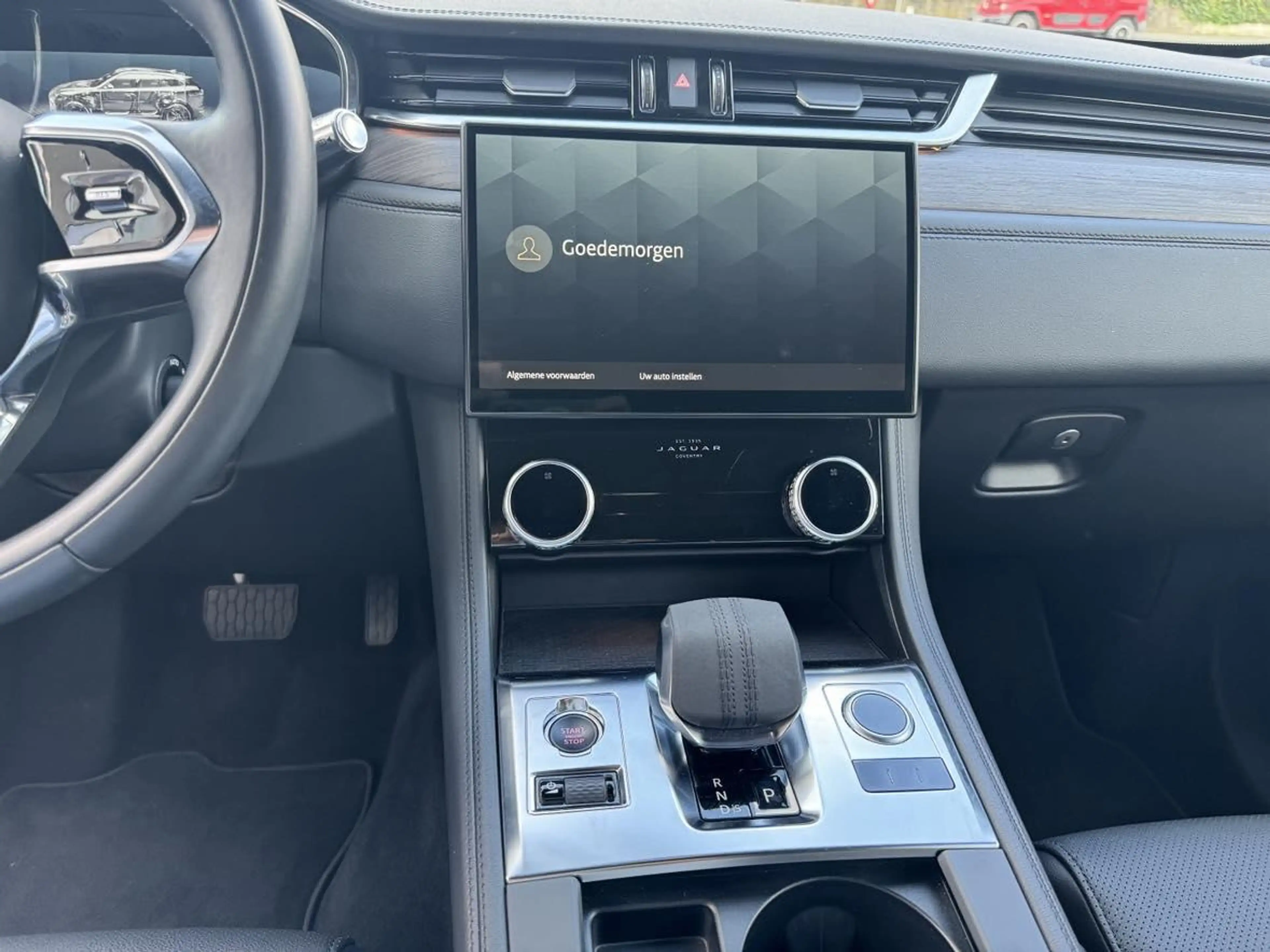 Jaguar F-Pace S P400e PHEV — photo 15