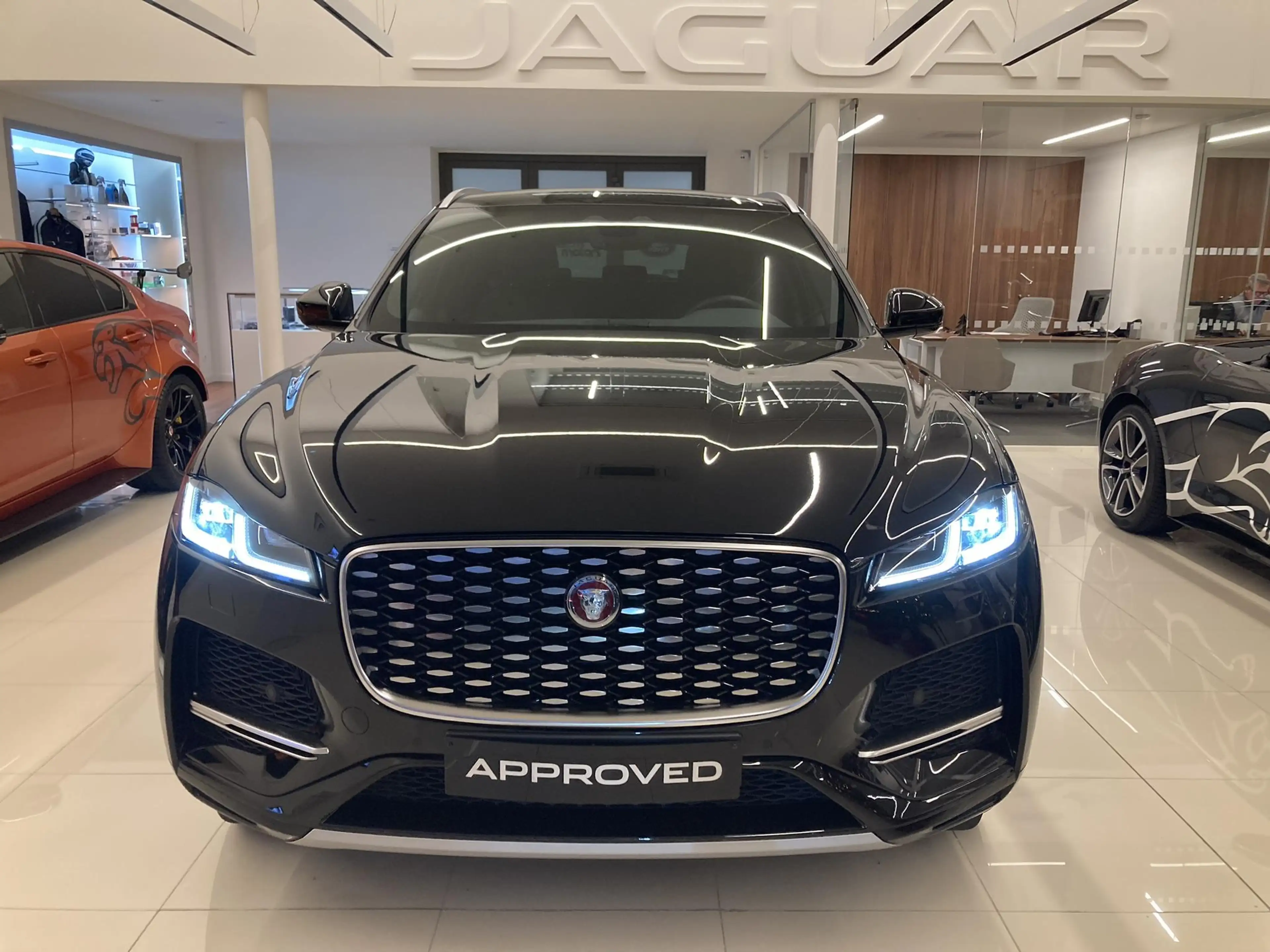 Jaguar F-Pace S P400e PHEV — photo 8