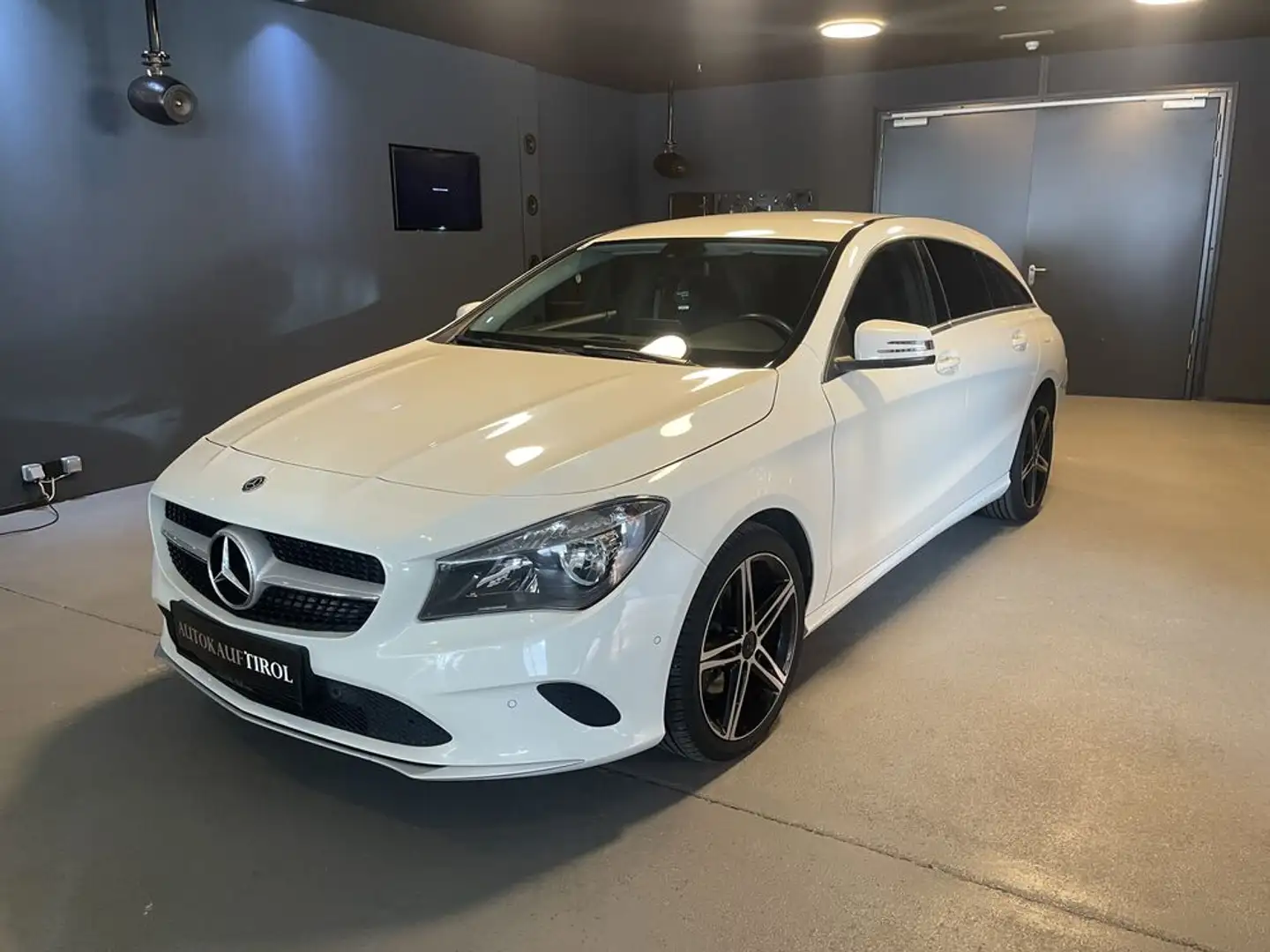 Mercedes-Benz CLA 180 d Weiß - 1