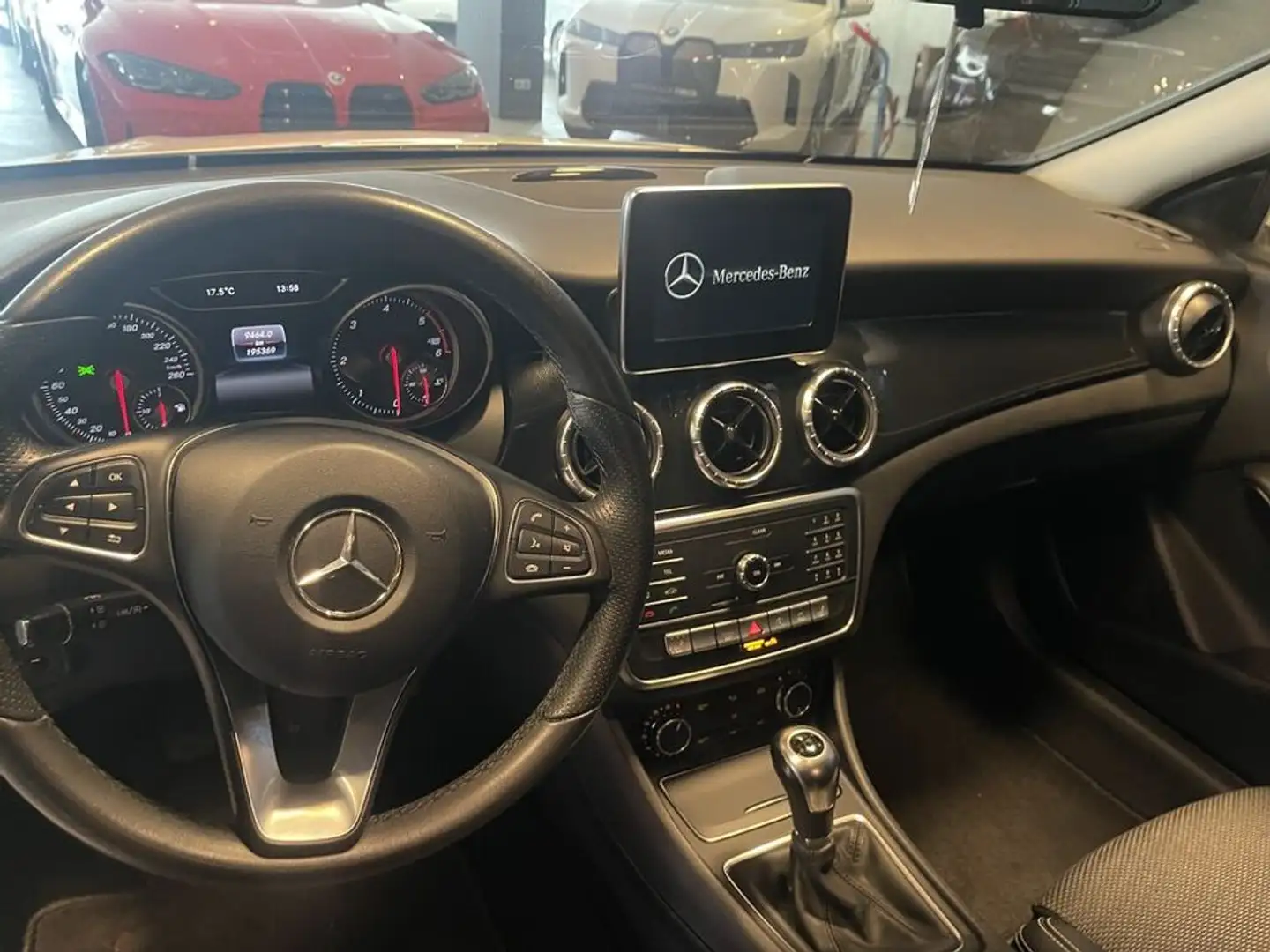 Mercedes-Benz CLA 180 d Weiß - 2