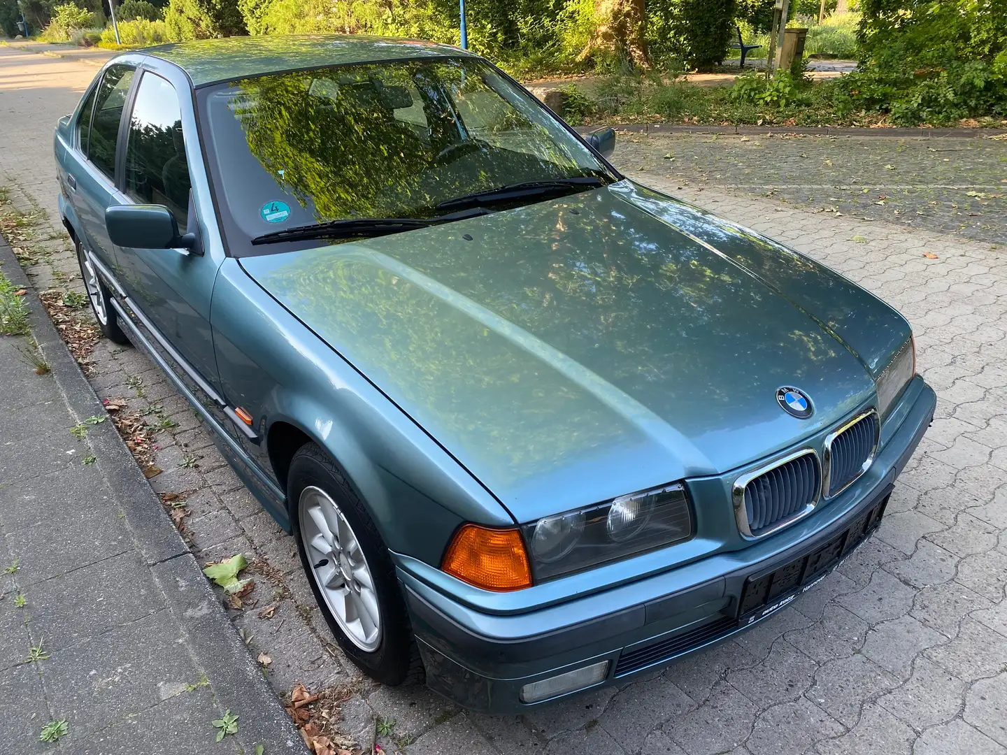 BMW 323 323i Autom., E36, 1. Hand, 87.000 km,Klimaautom., Grün - 2
