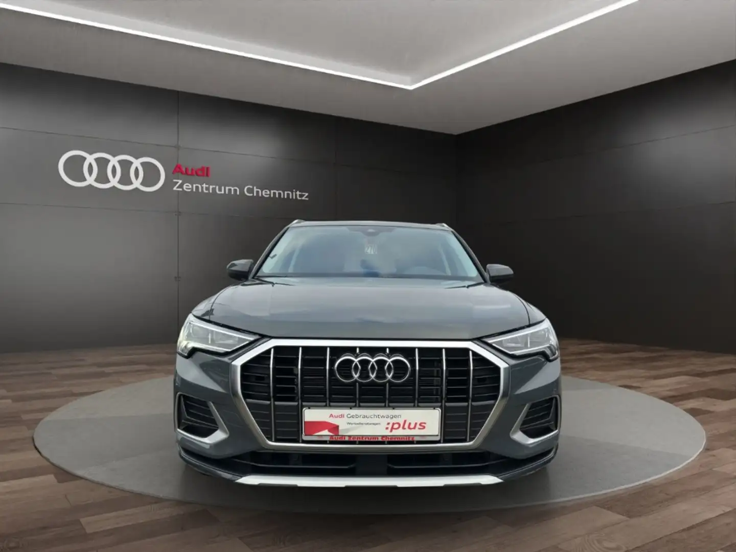 Audi Q3 35 TFSI S tr. AHZV+ALCANTARA+NAVI PLUS Grau - 2