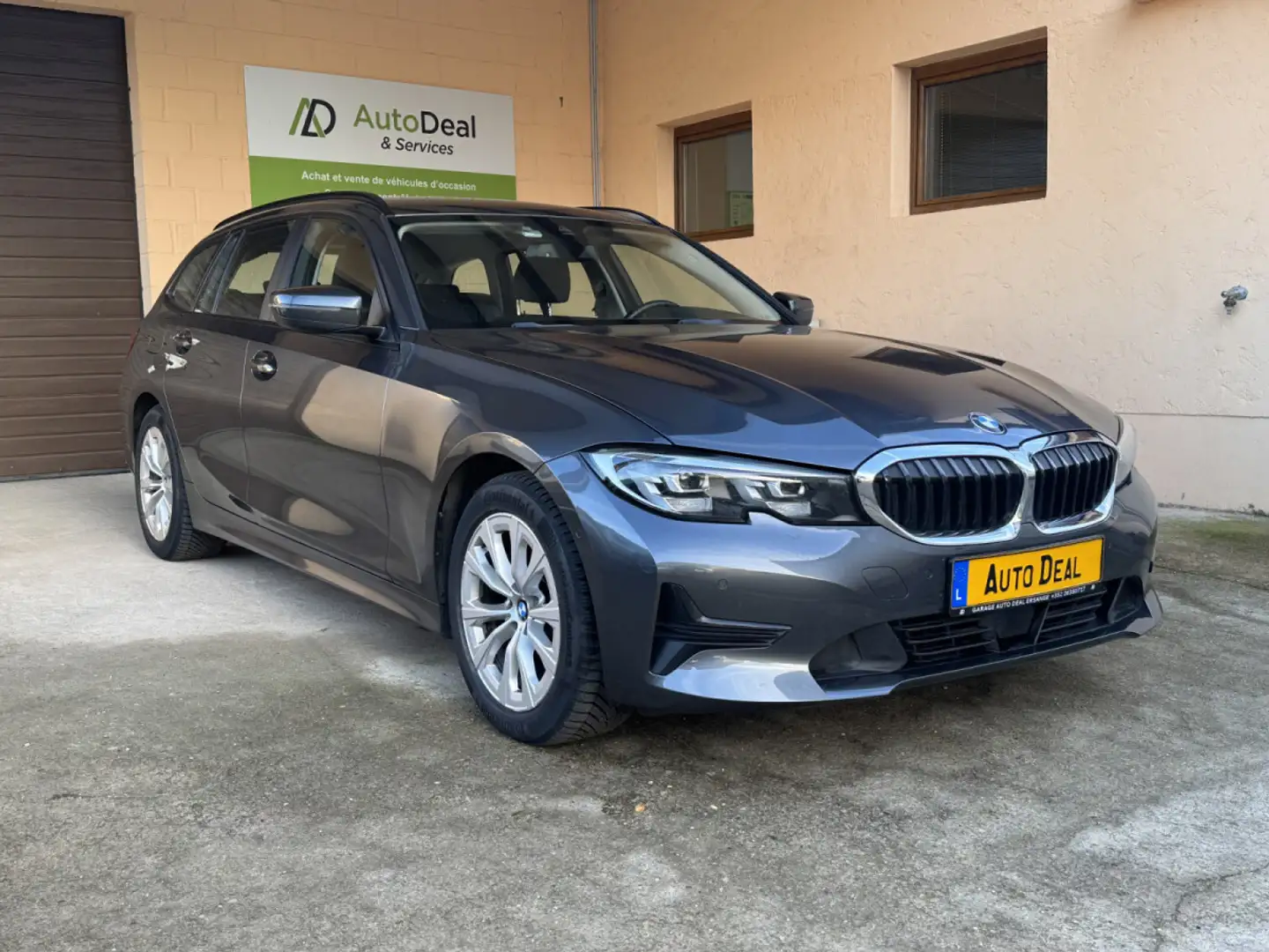 BMW 318 d Bussnes Automatique Gris - 1