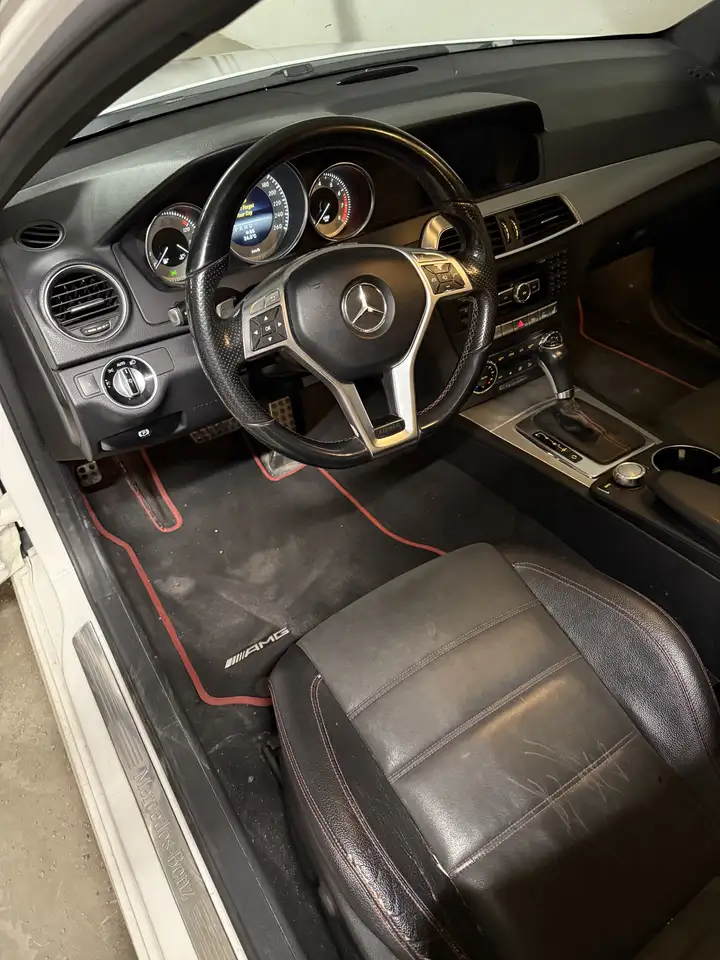 Mercedes-Benz C-Class снимка Mercedes-Benz C-Class