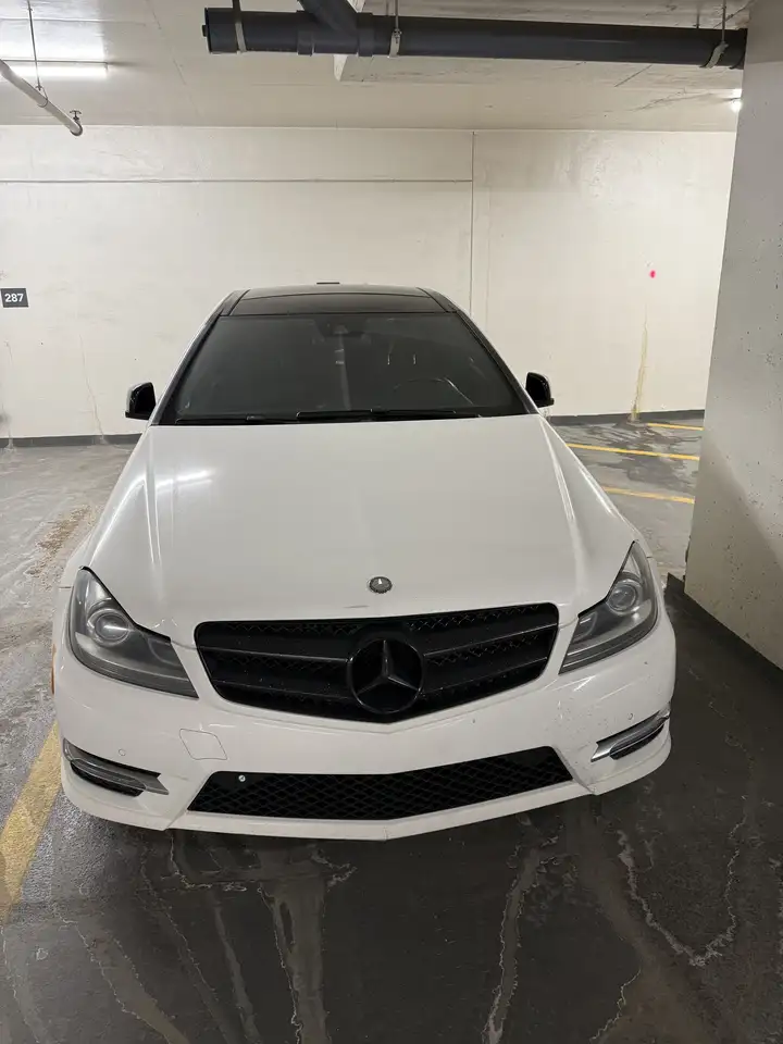 Mercedes-Benz C-Class снимка Mercedes-Benz C-Class