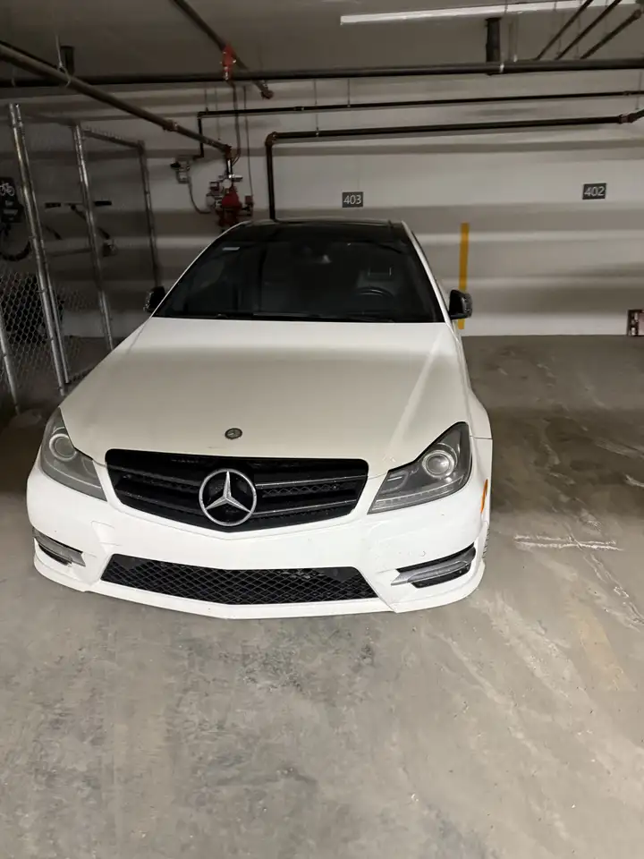 Mercedes-Benz C-Class снимка Mercedes-Benz C-Class