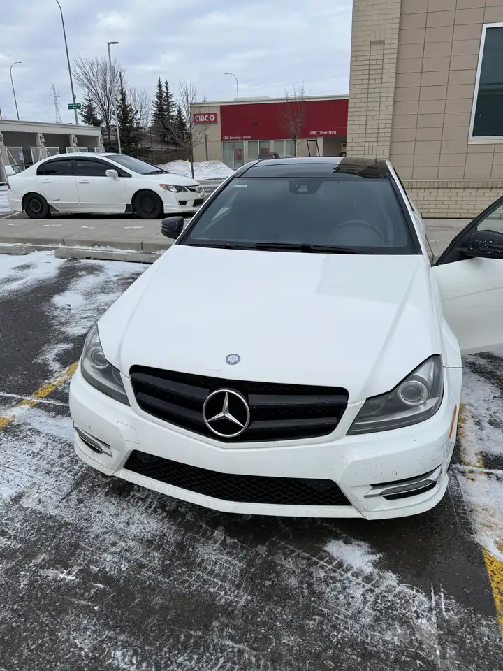Mercedes-Benz C-Class снимка Mercedes-Benz C-Class