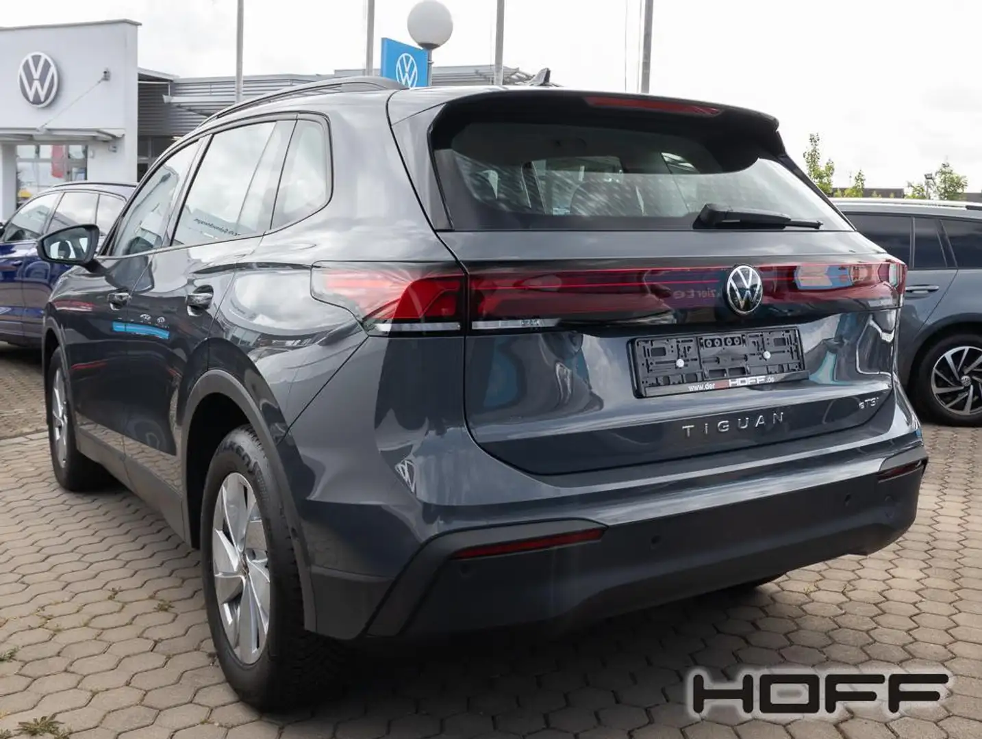 Volkswagen Tiguan 1.5 eTSI DSG 3,99 AHK Kamera Navi Grijs - 2