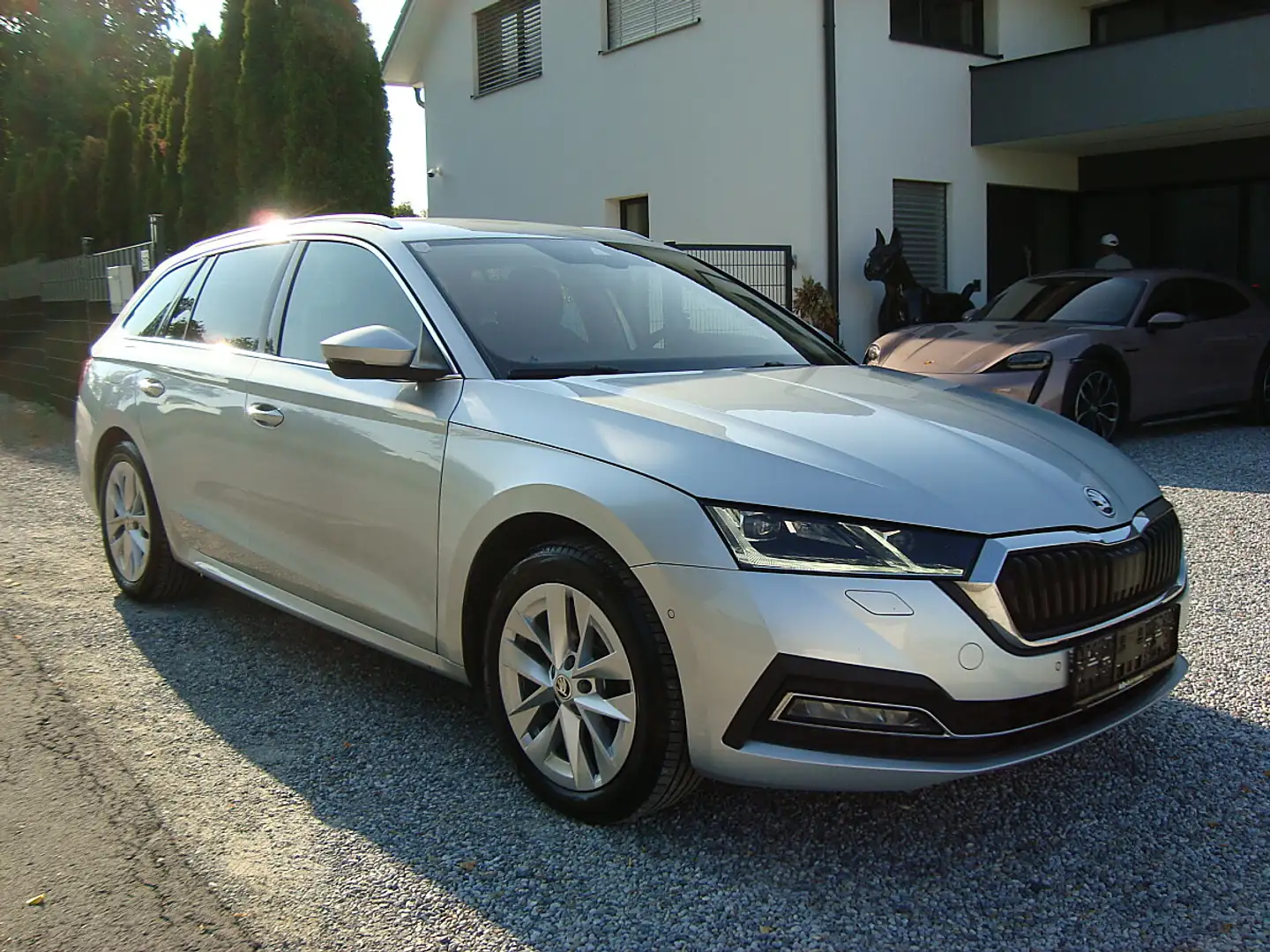 Skoda Octavia Combi 2,0 TDI 4x4 Style DSG 1-Hand !! Silber - 2