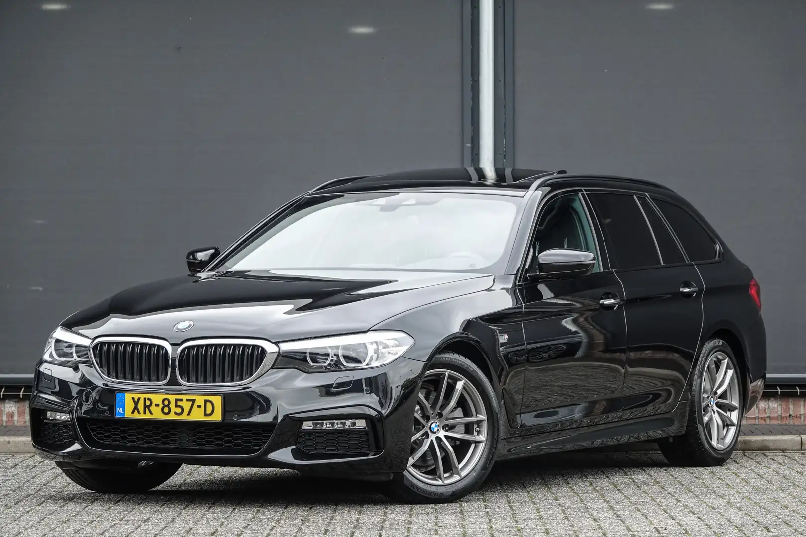 BMW 520 5-serie Touring 520i 184Pk Aut. | High Executive | Zwart - 1