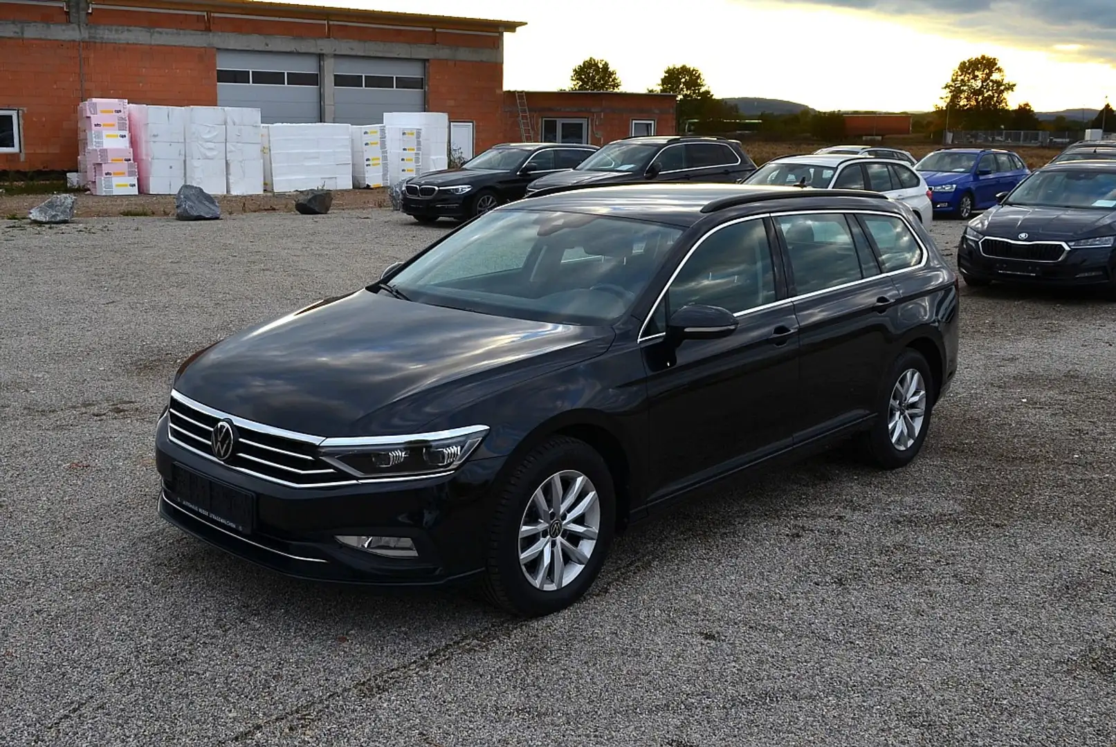 Volkswagen Passat Variant Business 2,0 SCR TDI DSG Schwarz - 1