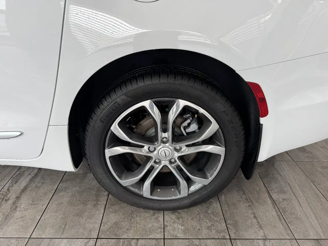 Chrysler Pacifica снимка Chrysler Pacifica