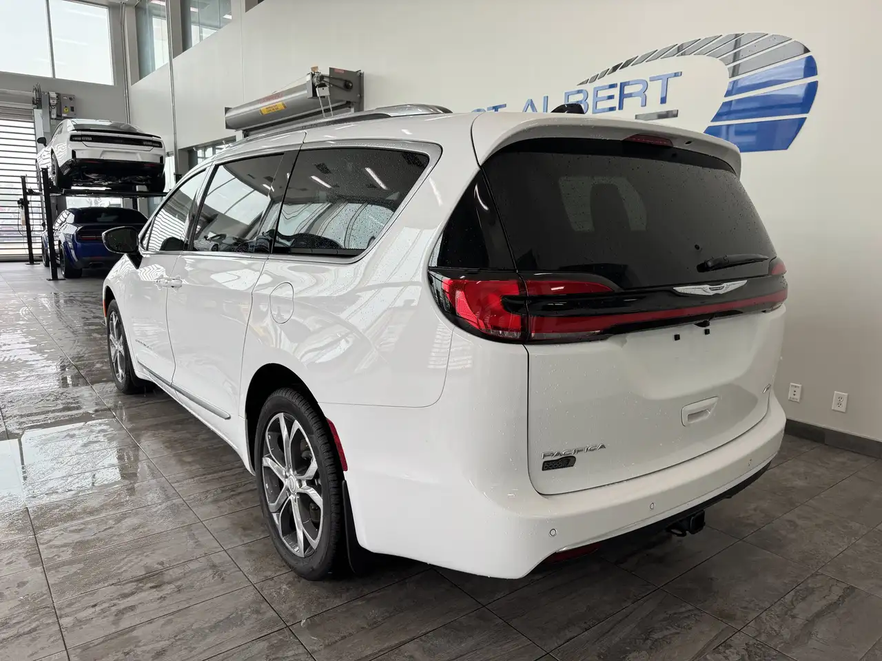 Chrysler Pacifica снимка Chrysler Pacifica