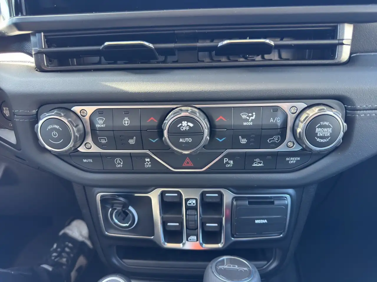 Jeep Gladiator снимка Jeep Gladiator